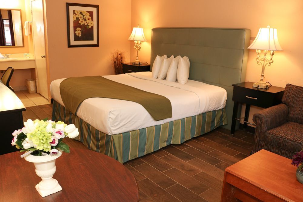 Hotel Shining Light Inn&suites 2*